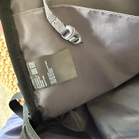 Uniqlo Black Sling Minimal Bag Perfect for Everyday Carry - Picture 5 of 8